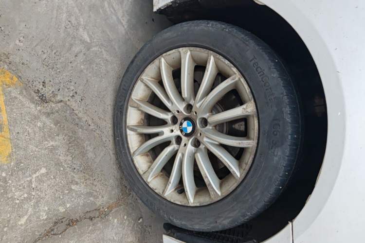 Used BMW 5 Series 2014 525Li Luxury Design Package Right Front Wheel Hub