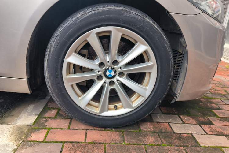 Used BMW 5 Series 2014 520Li Elegant Model Right Front Wheel Hub