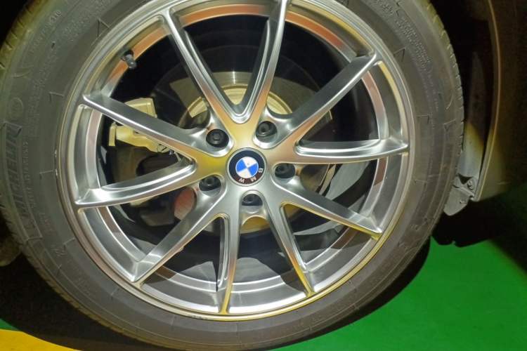 Used BMW 5 Series 2014 528Li Leading Model Right Front Wheel Hub