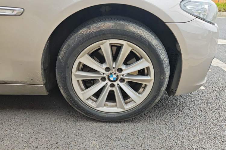 Used BMW 5 Series 2014 520Li Elegant Model Right Front Wheel Hub