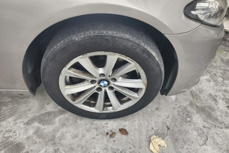 Used BMW 5 Series 2014 520Li Elegant Model Right Front Wheel Hub