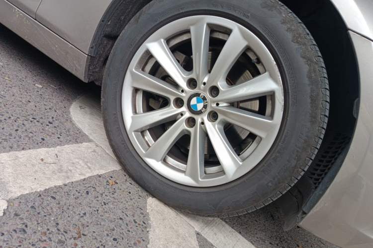 Used BMW 5 Series 2014 520Li Elegant Model Right Front Wheel Hub