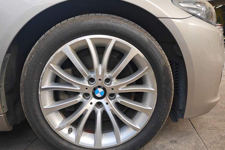 Used BMW 5 Series 2014 525Li Luxury Design Package Right Front Wheel Hub