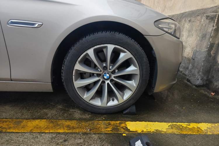 Used BMW 5 Series 2014 528Li Leading Model Right Front Wheel Hub