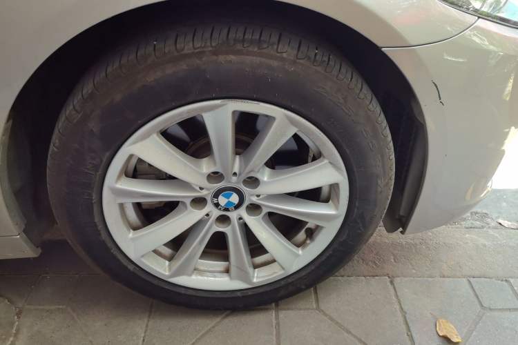 Used BMW 5 Series 2014 520Li Elegant Model Right Front Wheel Hub
