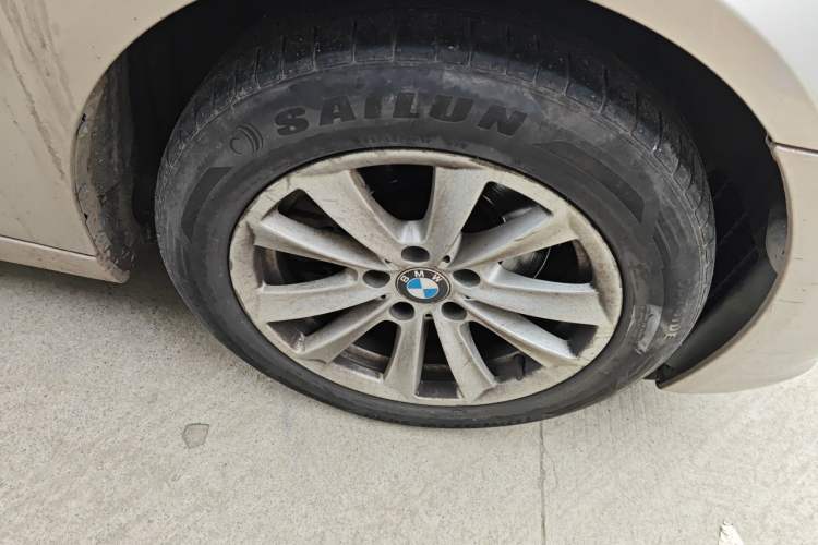 Used BMW 5 Series 2014 520Li Elegant Model Right Front Wheel Hub