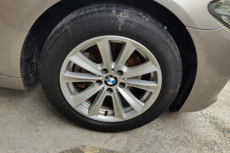 Used BMW 5 Series 2014 520Li Elegant Model Right Front Wheel Hub