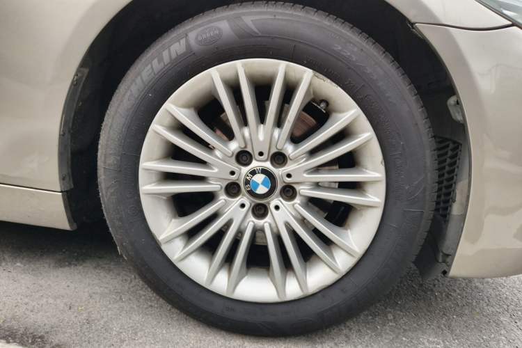 Used BMW 5 Series 2014 525Li Leading Model Right Front Wheel Hub