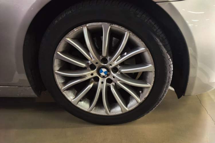 Used BMW 5 Series 2014 525Li Luxury Design Package Right Front Wheel Hub