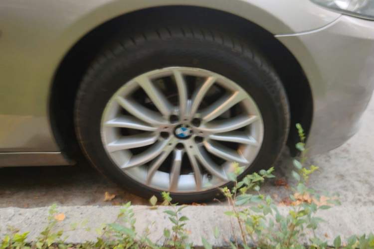 Used BMW 5 Series 2014 525Li Luxury Design Package Right Front Wheel Hub