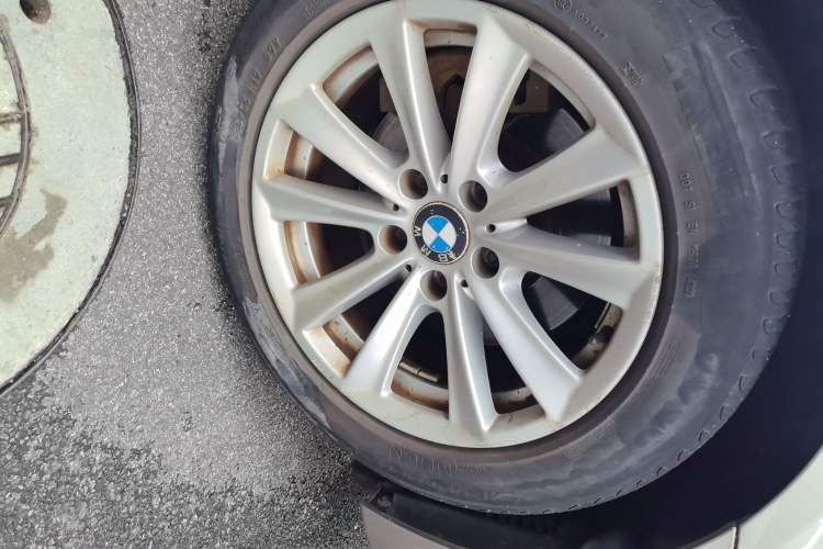 Used BMW 5 Series 2014 520Li Elegant Model Right Front Wheel Hub