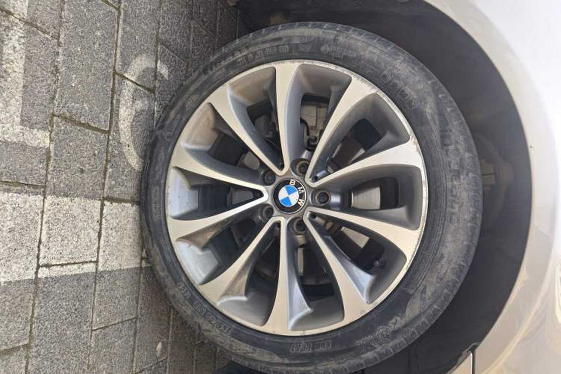 Used BMW 5 Series 2014 520Li Elegant Model Right Front Wheel Hub