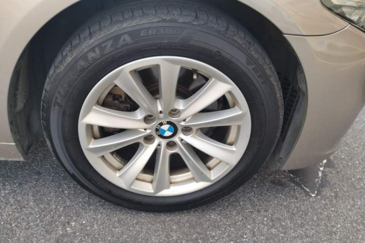 Used BMW 5 Series 2014 520Li Elegant Model Right Front Wheel Hub