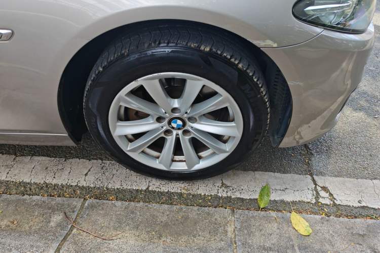 Used BMW 5 Series 2014 520Li Elegant Model Right Front Wheel Hub