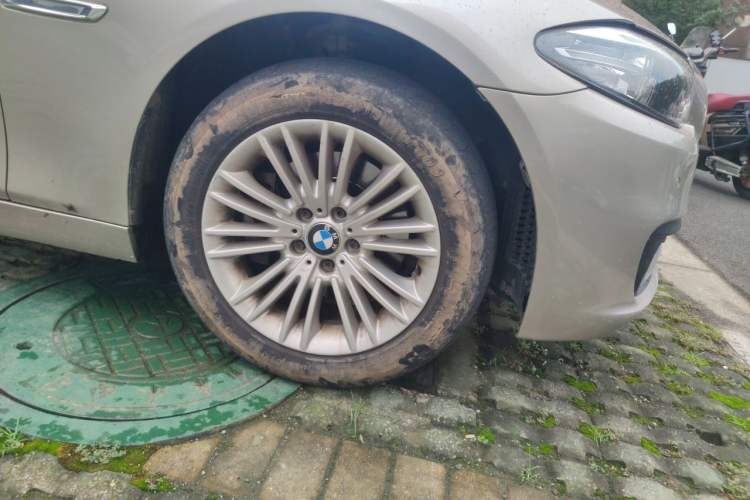 Used BMW 5 Series 2014 525Li Leading Model Right Front Wheel Hub
