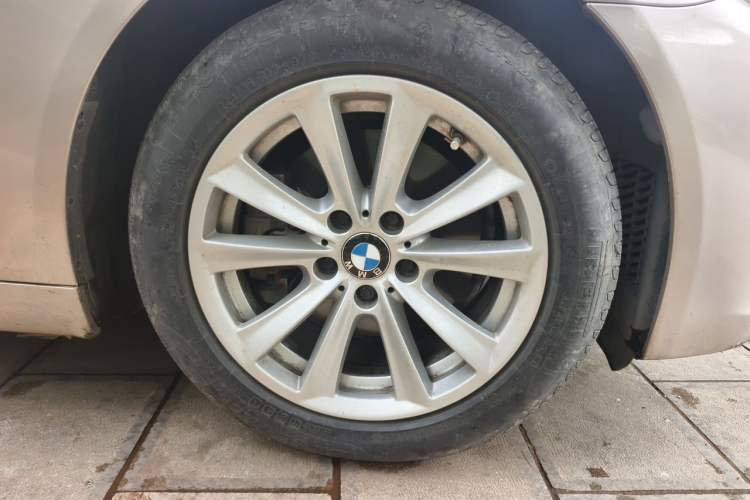 Used BMW 5 Series 2014 520Li Elegant Model Right Front Wheel Hub