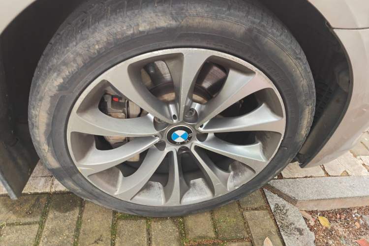 Used BMW 5 Series 2014 528Li Leading Model Right Front Wheel Hub