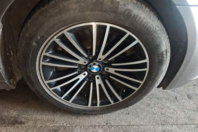 Used BMW 5 Series 2014 525Li Leading Model Right Front Wheel Hub