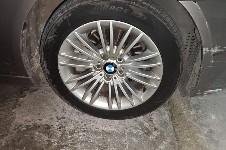 Used BMW 5 Series 2014 525Li Leading Model Right Front Wheel Hub