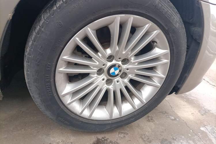 Used BMW 5 Series 2014 525Li Leading Model Right Front Wheel Hub