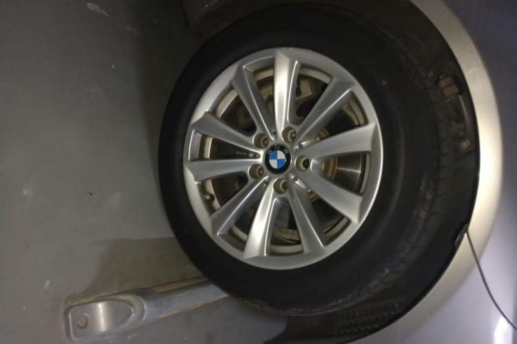 Used BMW 5 Series 2014 520Li Elegant Model Right Front Wheel Hub
