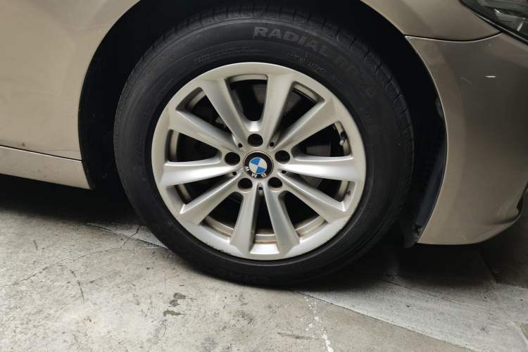 Used BMW 5 Series 2014 520Li Elegant Model Right Front Wheel Hub