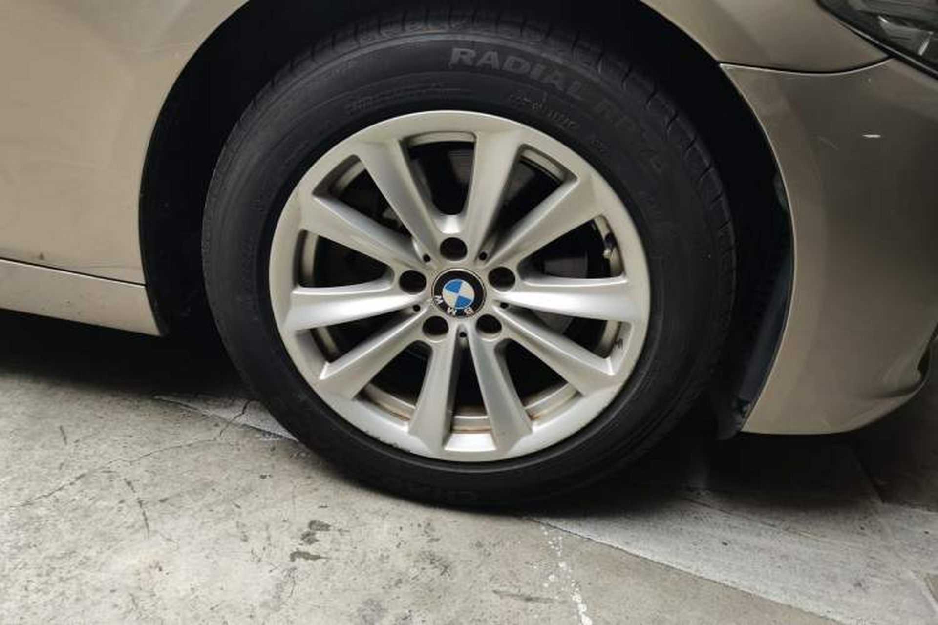 Used BMW 5 Series 2014 520Li Elegant Model Right Front Wheel Hub