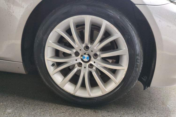 Used BMW 5 Series 2014 525Li Luxury Design Package Right Front Wheel Hub