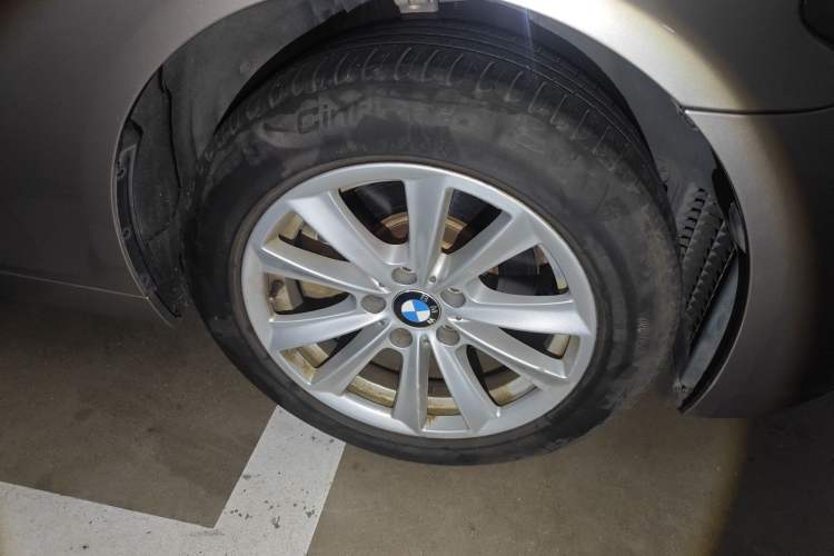 Used BMW 5 Series 2014 520Li Elegant Model Right Front Wheel Hub