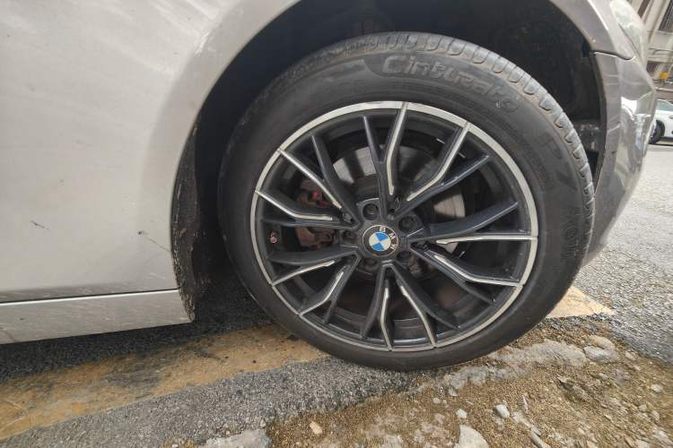 Used BMW 5 Series 2014 525Li Luxury Design Package Right Front Wheel Hub