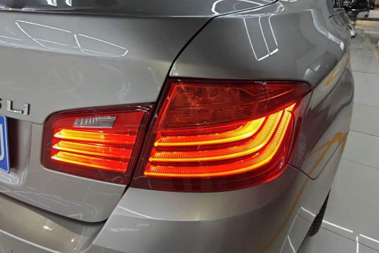 Used BMW 5 Series 2014 525Li Luxury Design Package Right Rear Taillight
