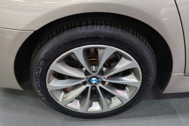 Used BMW 5 Series 2014 525Li Luxury Design Package Right Rear Wheel Hub