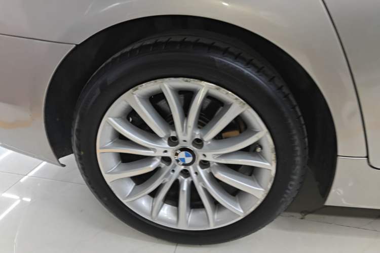 Used BMW 5 Series 2014 525Li Luxury Design Package Right Rear Wheel Hub