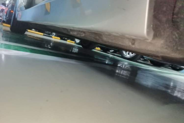 Used BMW 5 Series 2014 525Li Luxury Design Package Right Side Sill