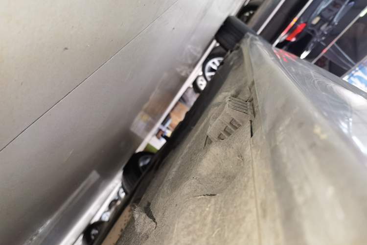 Used BMW 5 Series 2014 525Li Luxury Design Package Right Side Sill