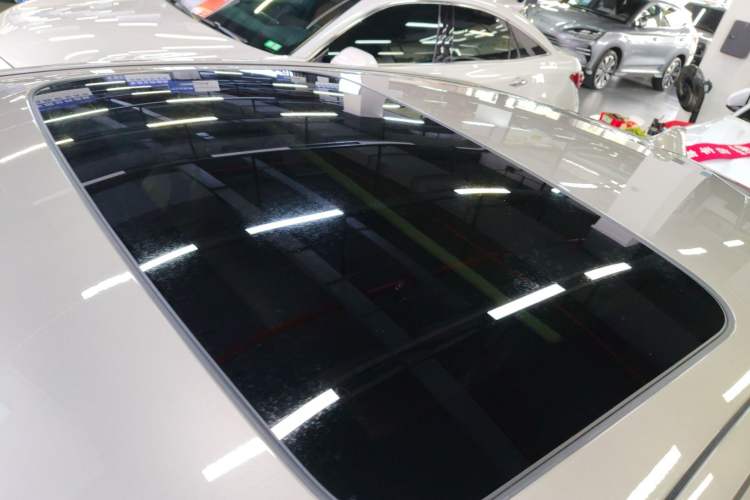 Used BMW 5 Series 2014 525Li Luxury Design Package Roof
