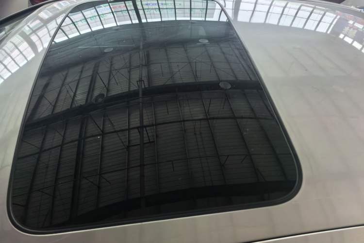 Used BMW 5 Series 2014 525Li Leading Model Roof