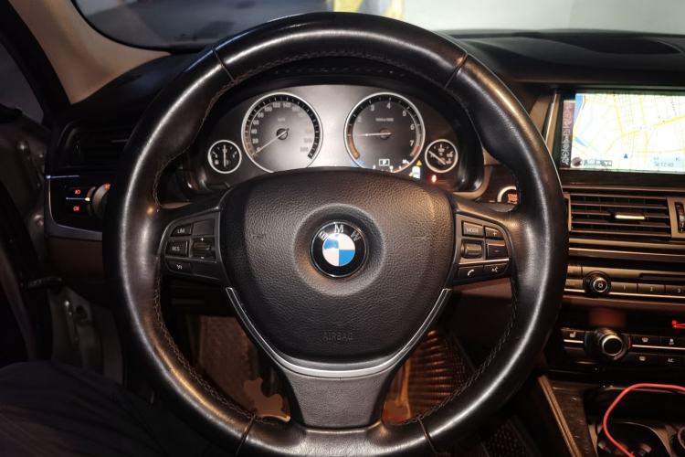 Used BMW 5 Series 2014 525Li Luxury Design Package Steering Wheel