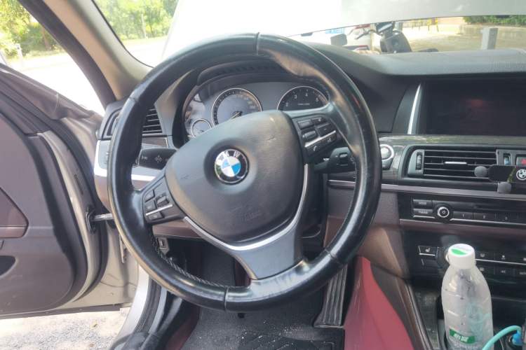 Used BMW 5 Series 2014 525Li Luxury Design Package Steering Wheel