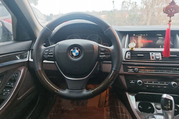 Used BMW 5 Series 2014 525Li Luxury Design Package Steering Wheel