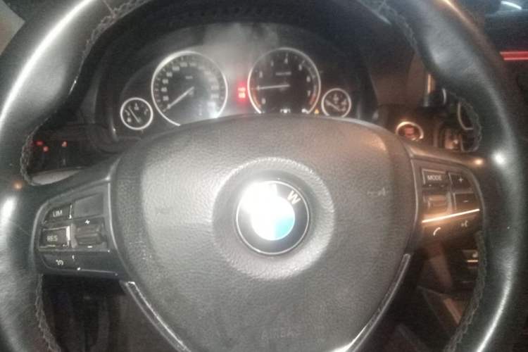 Used BMW 5 Series 2014 525Li Luxury Design Package Steering Wheel