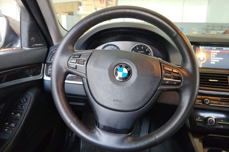 Used BMW 5 Series 2014 525Li Leading Model Steering Wheel