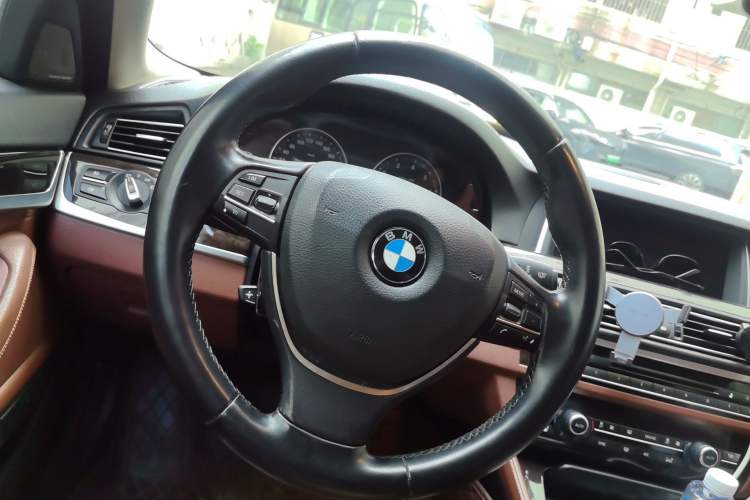 Used BMW 5 Series 2014 528Li xDrive Fashion Design Package Steering Wheel