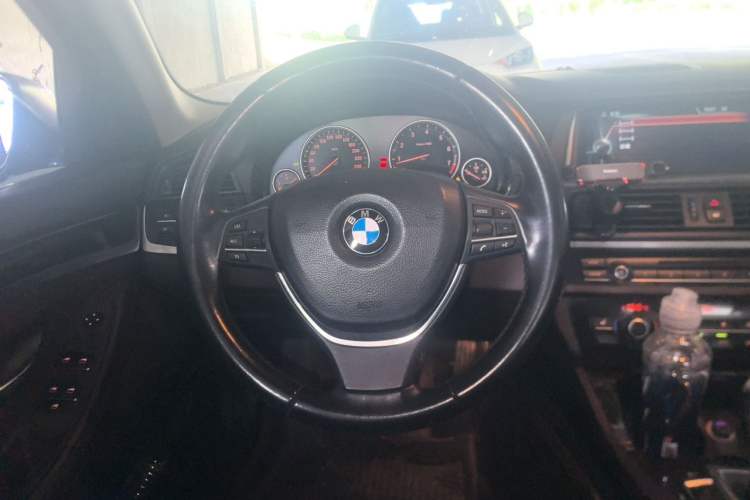 Used BMW 5 Series 2014 525Li Luxury Design Package Steering Wheel