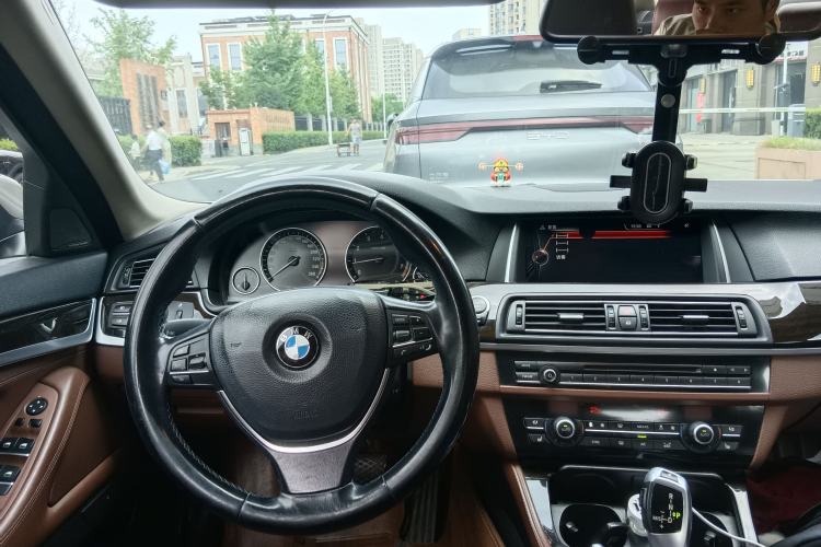 Used BMW 5 Series 2014 528Li Luxury Design Package Steering Wheel