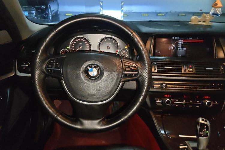 Used BMW 5 Series 2014 525Li Luxury Design Package Steering Wheel