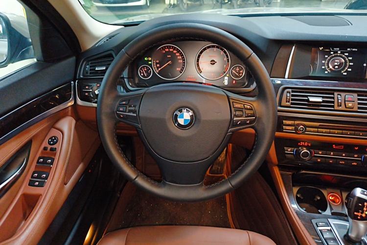 Used BMW 5 Series 2014 525Li Leading Model Steering Wheel