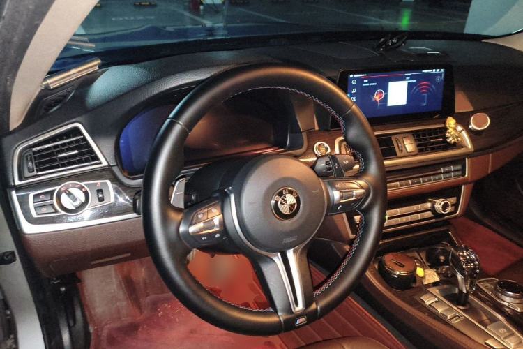 Used BMW 5 Series 2014 525Li Luxury Design Package Steering Wheel
