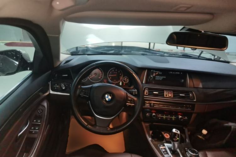 Used BMW 5 Series 2014 525Li Luxury Design Package Steering Wheel