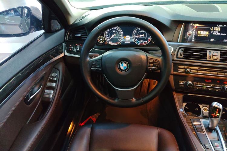Used BMW 5 Series 2014 525Li Luxury Design Package Steering Wheel